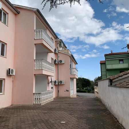 Apartman Dobric Fazana Bagian luar foto