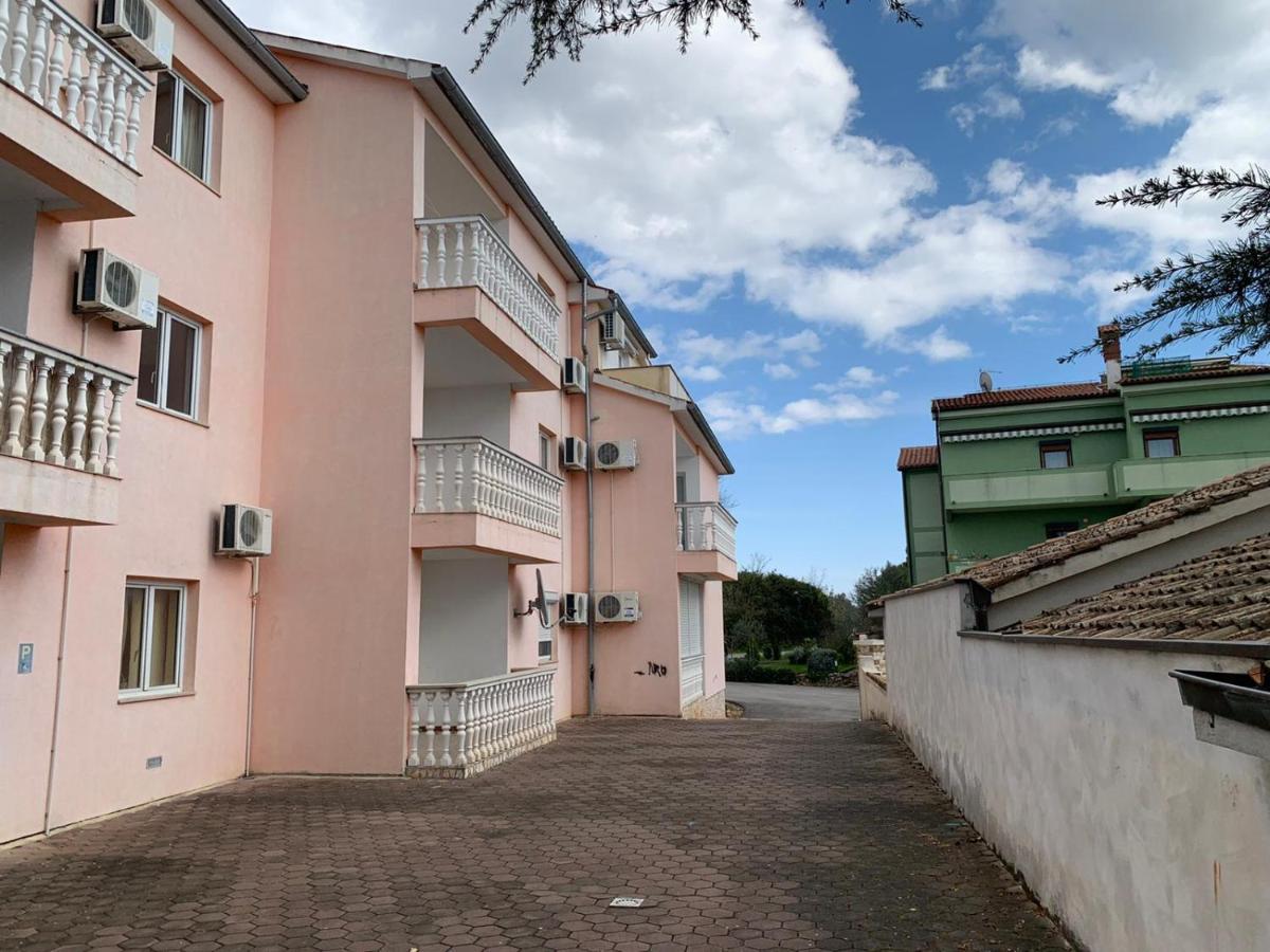 Apartman Dobric Fazana Bagian luar foto